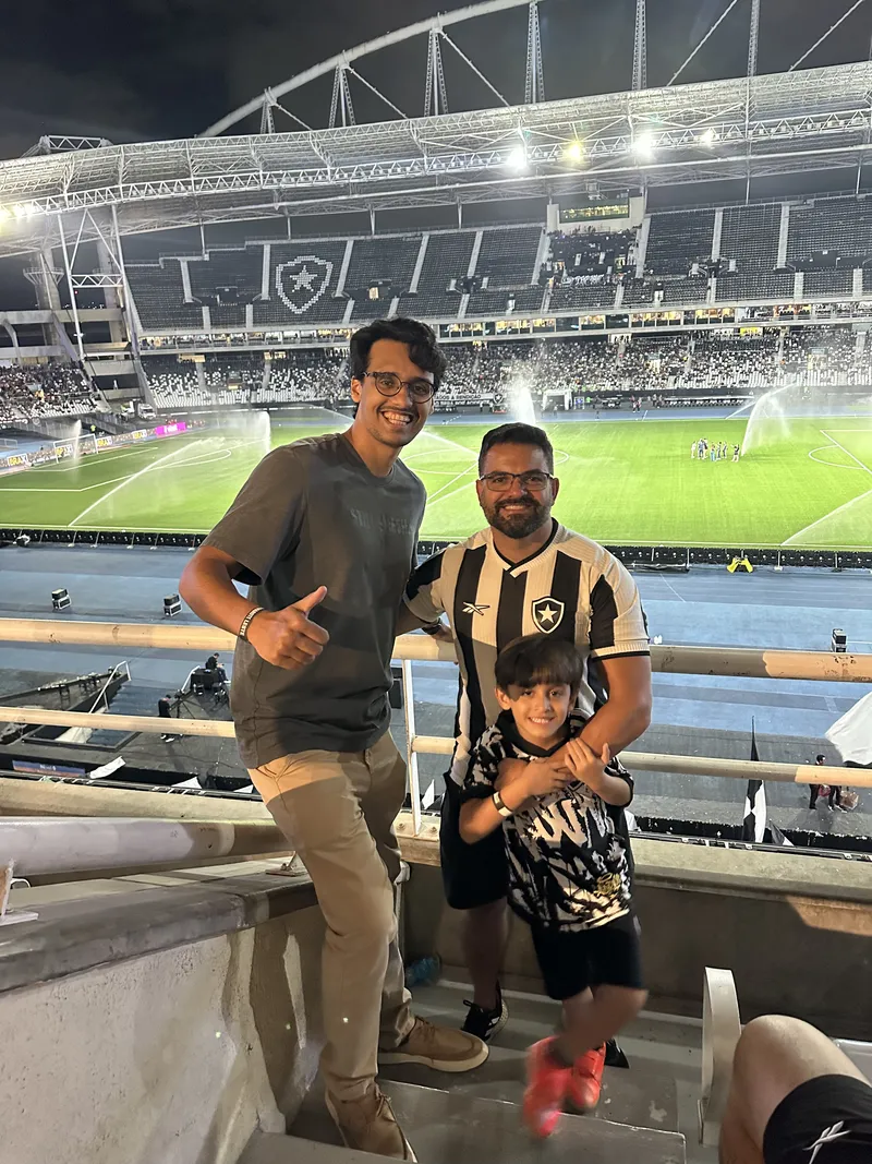 Torcedores em jogo do Botafogo no Estádio Nilton Santos