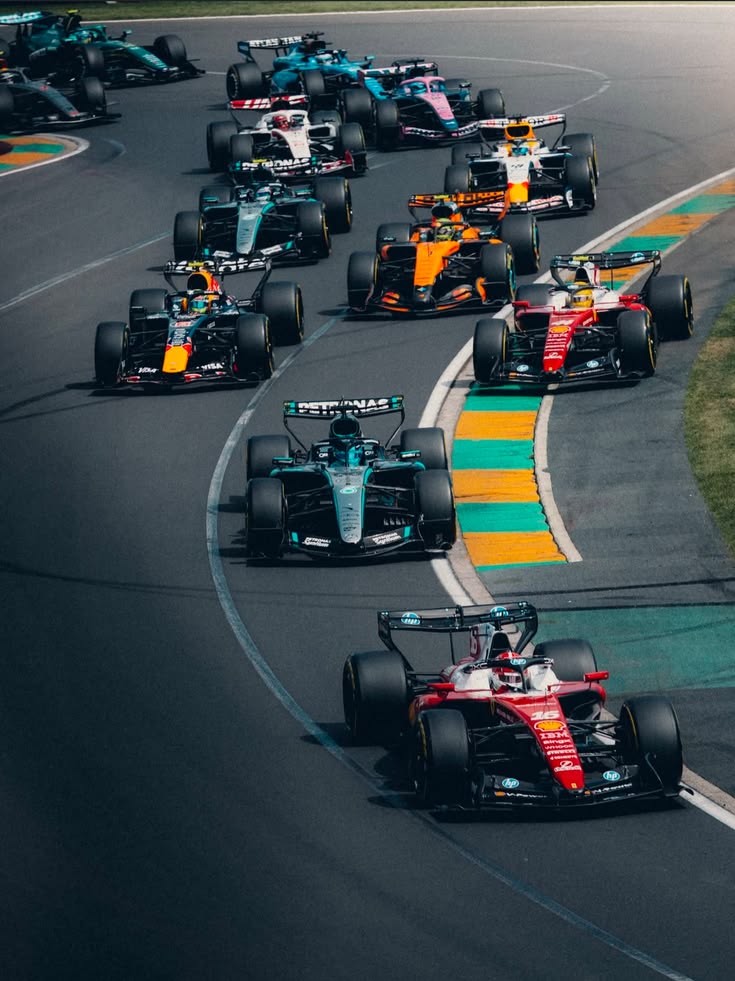 Carros de Fórmula 1 no GP de São Paulo em Interlagos